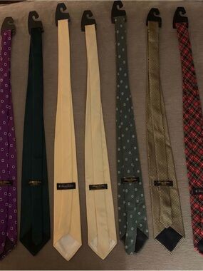 Set of 7 ties of Brooks brothers